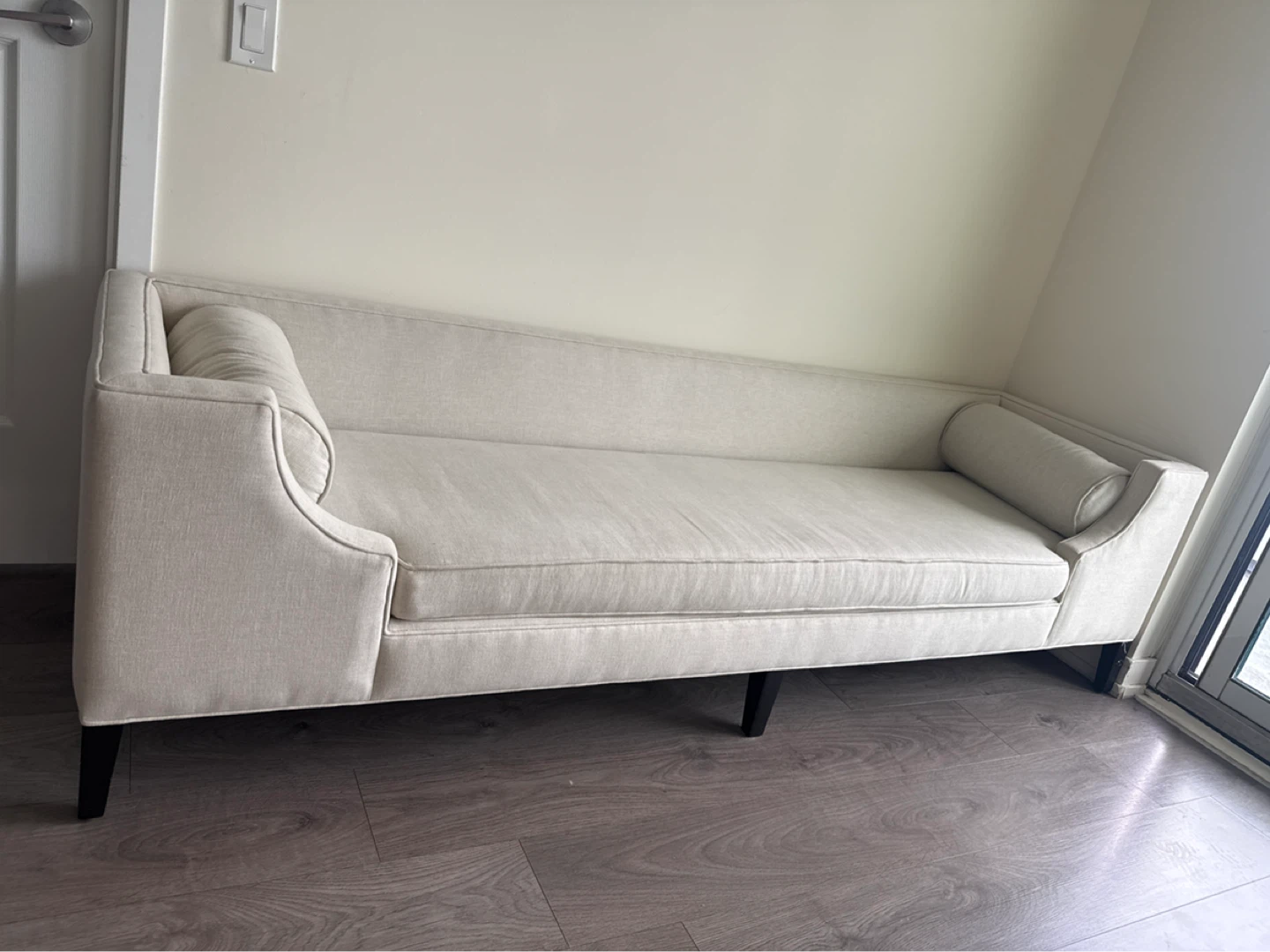 Cream coloured chaise lounge with bolster pillow - photo 2