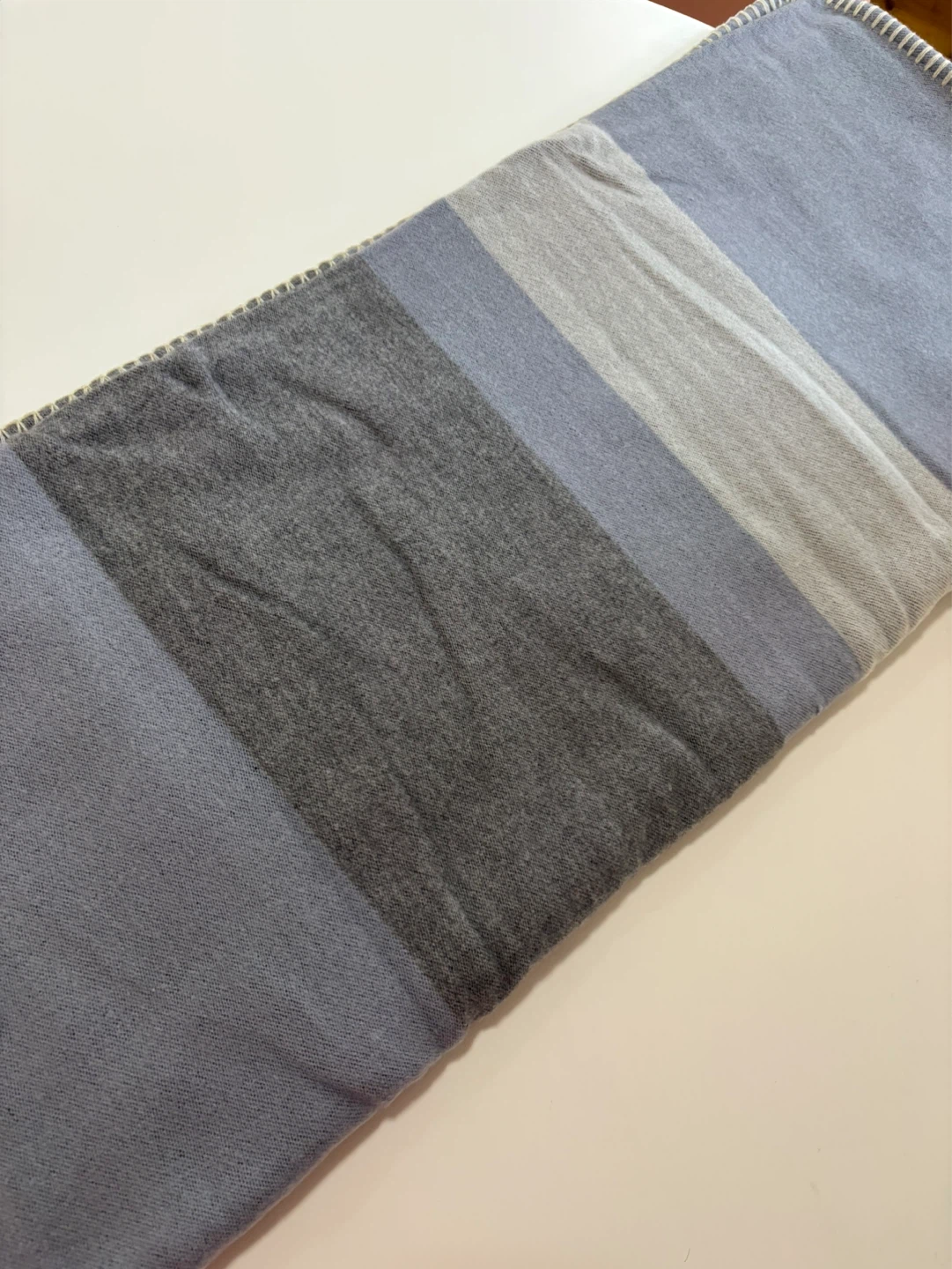 Guess Throw Blanket - photo 3