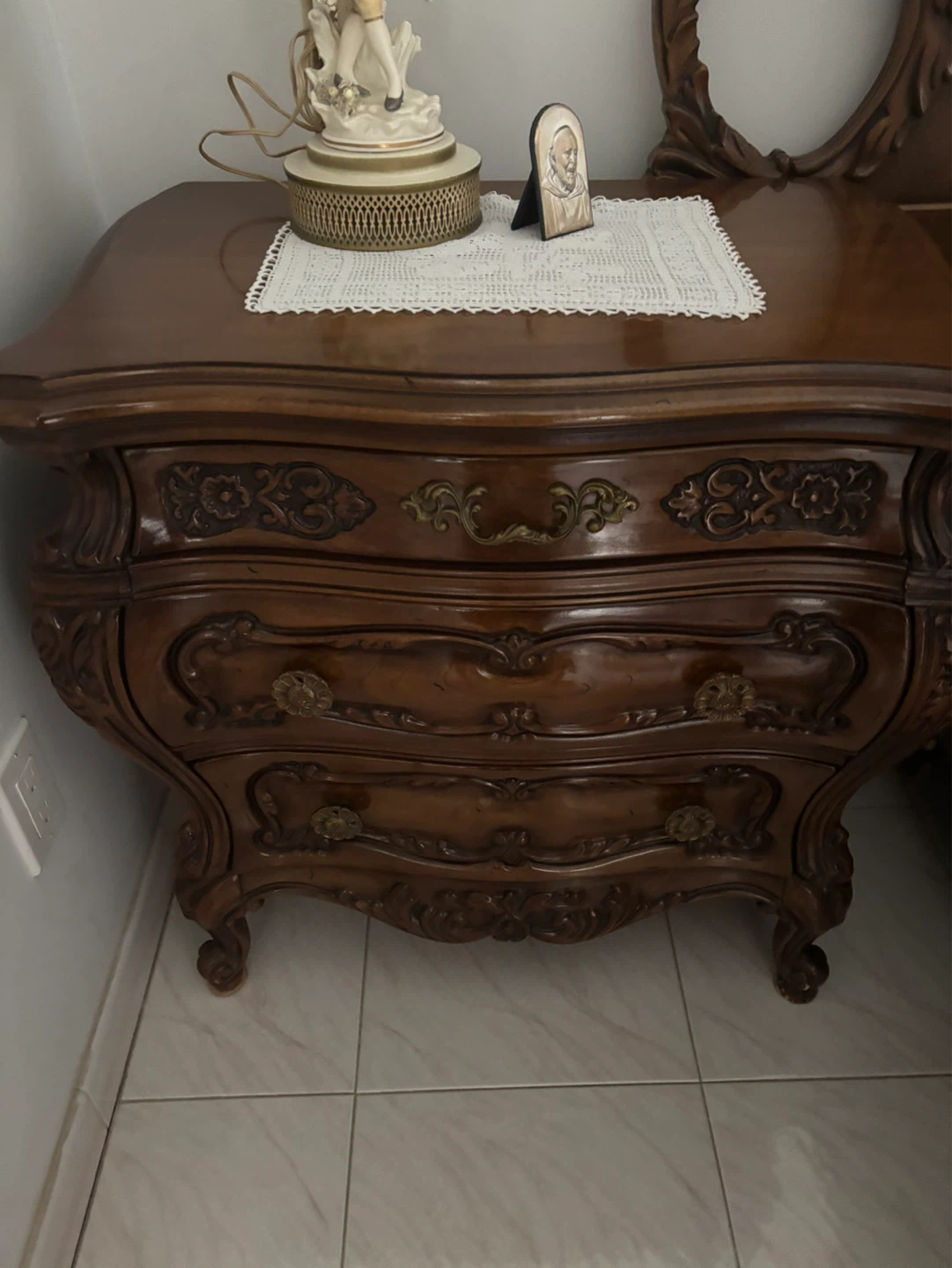Antique Wooden Bedroom Set with Mirror - photo 4