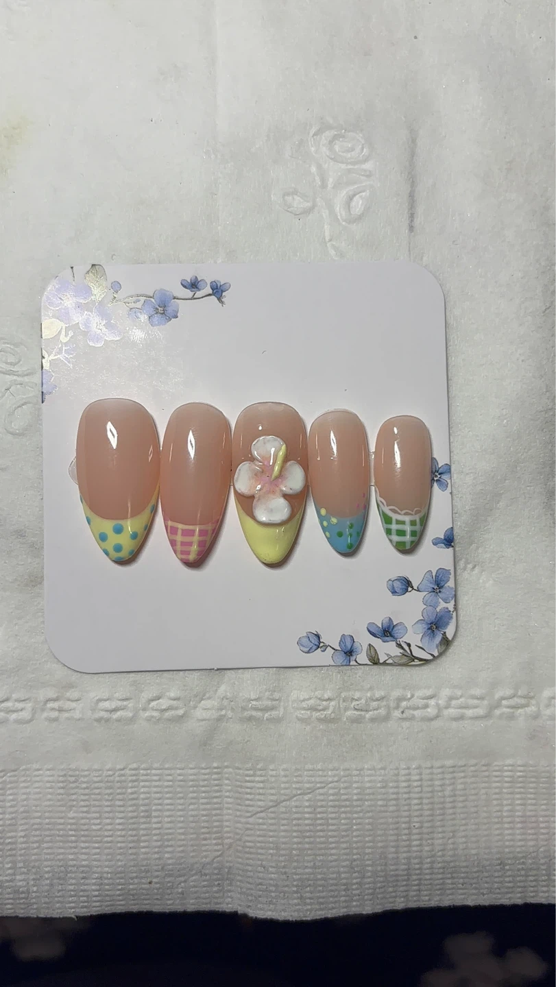 custom press on nails! - photo 2