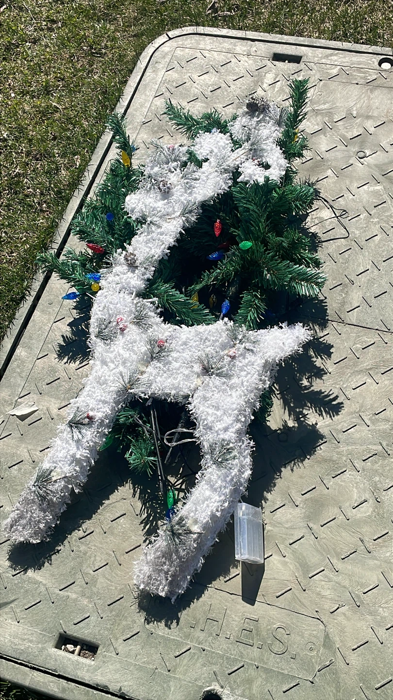 FREE Solar Artificial Christmas Tree Decoration - photo 3