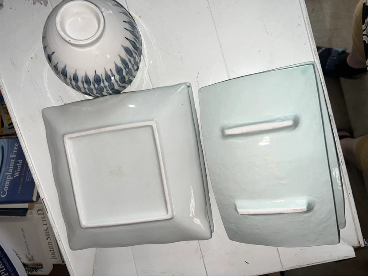 Set of 4 Ceramic Plates and 2 Bowls - photo 3