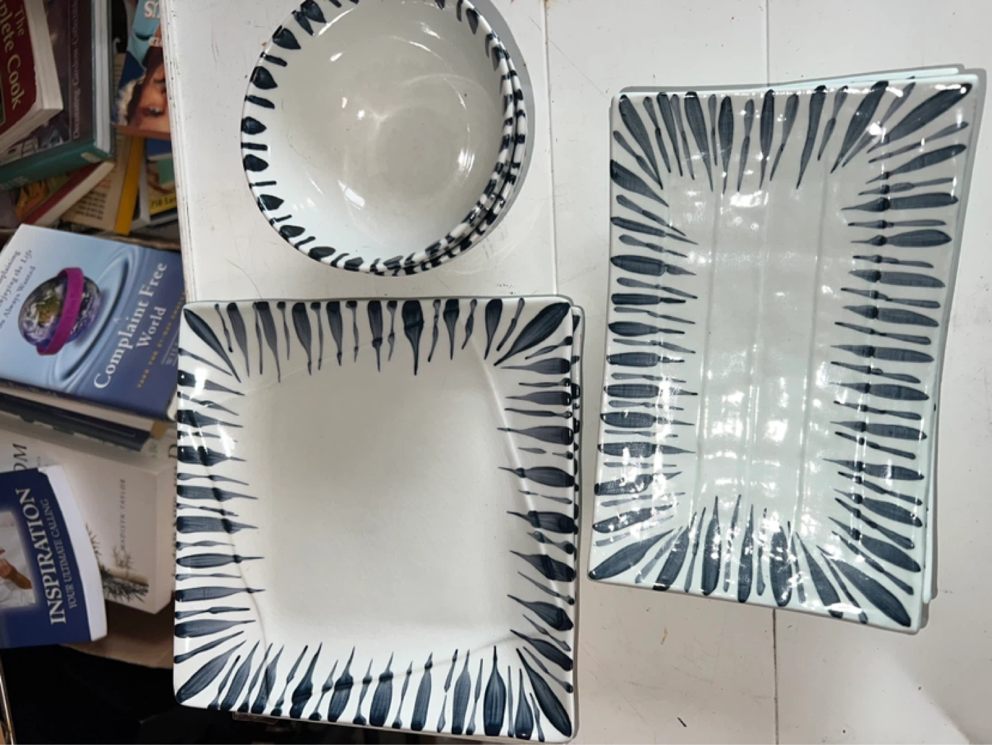 Set of 4 Ceramic Plates and 2 Bowls - photo 4