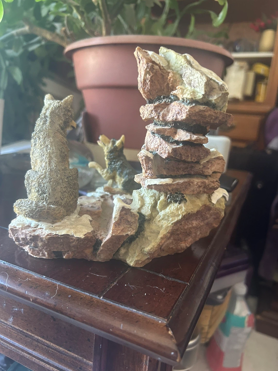 Wolf Figurine with Waterfall Accent - photo 2