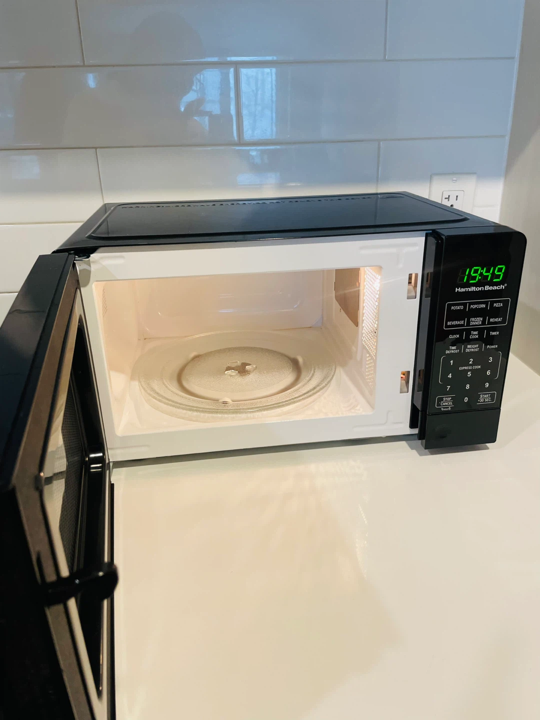 Hamilton Beach Microwave Oven - photo 2