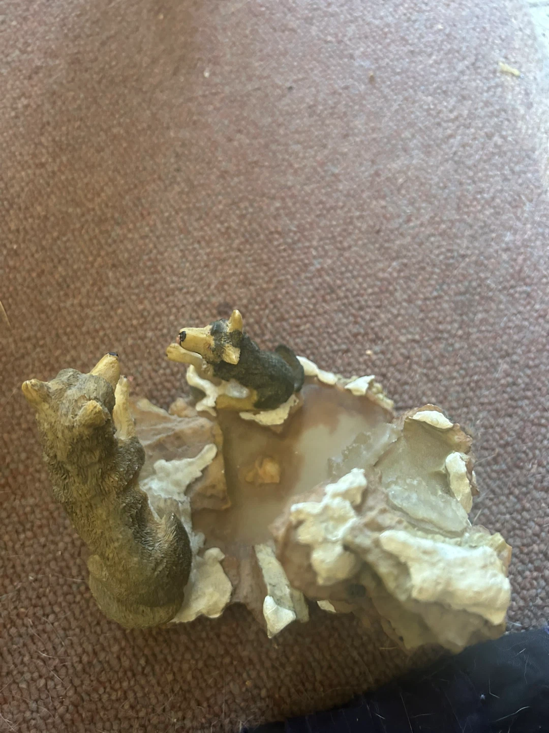 Wolf Figurine with Waterfall Accent - photo 4