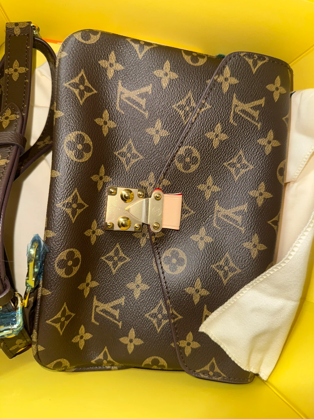 Louis Vuitton Monogram Pochette Metis Bag - photo 4