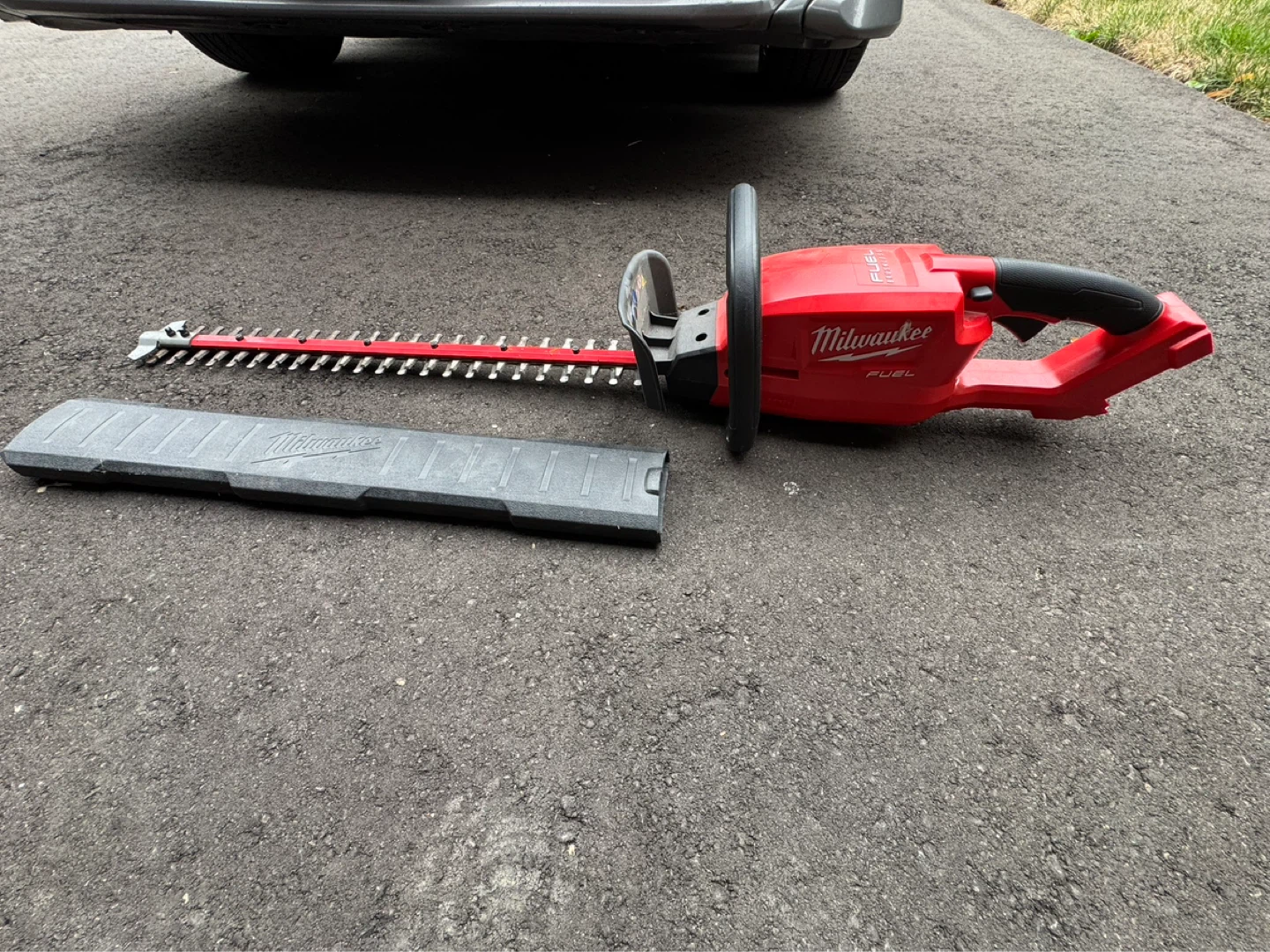 Milwaukee M18 FUEL Hedge Trimmer with Blade Cover - photo 2