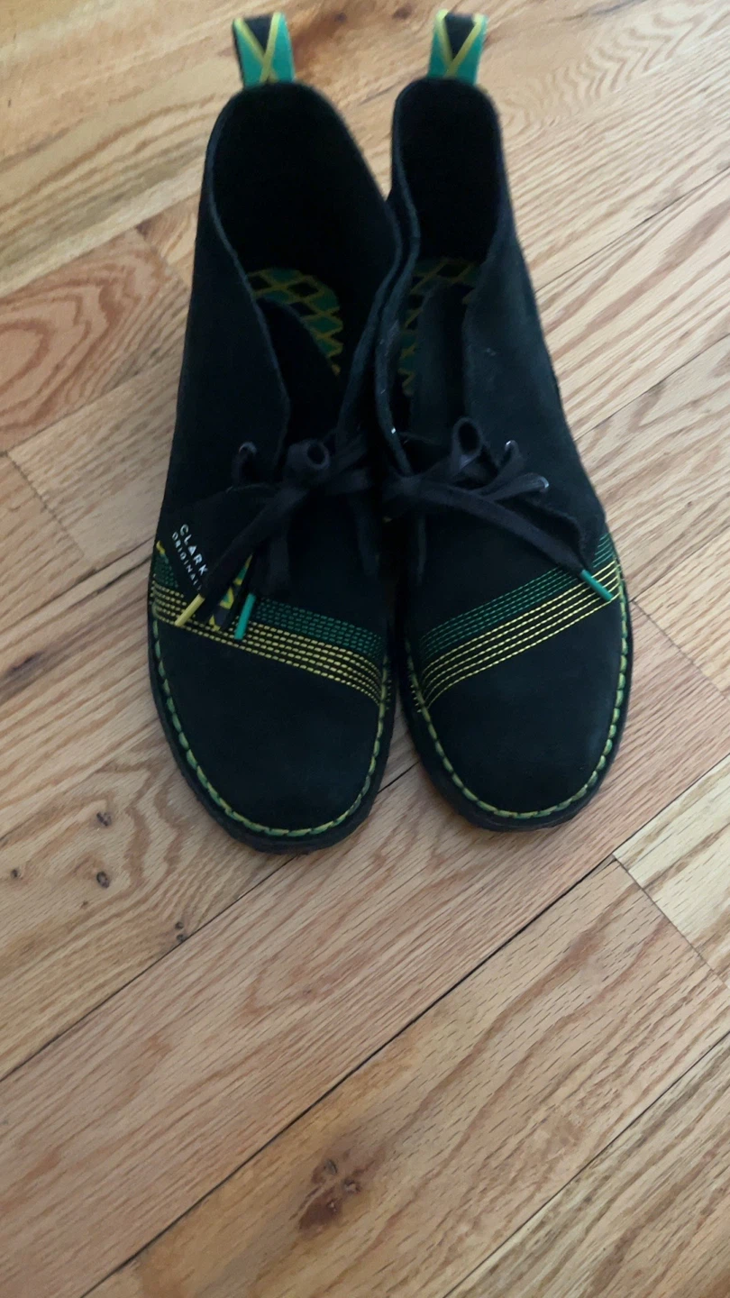 Clarks Originals Suede Desert Boots - Black