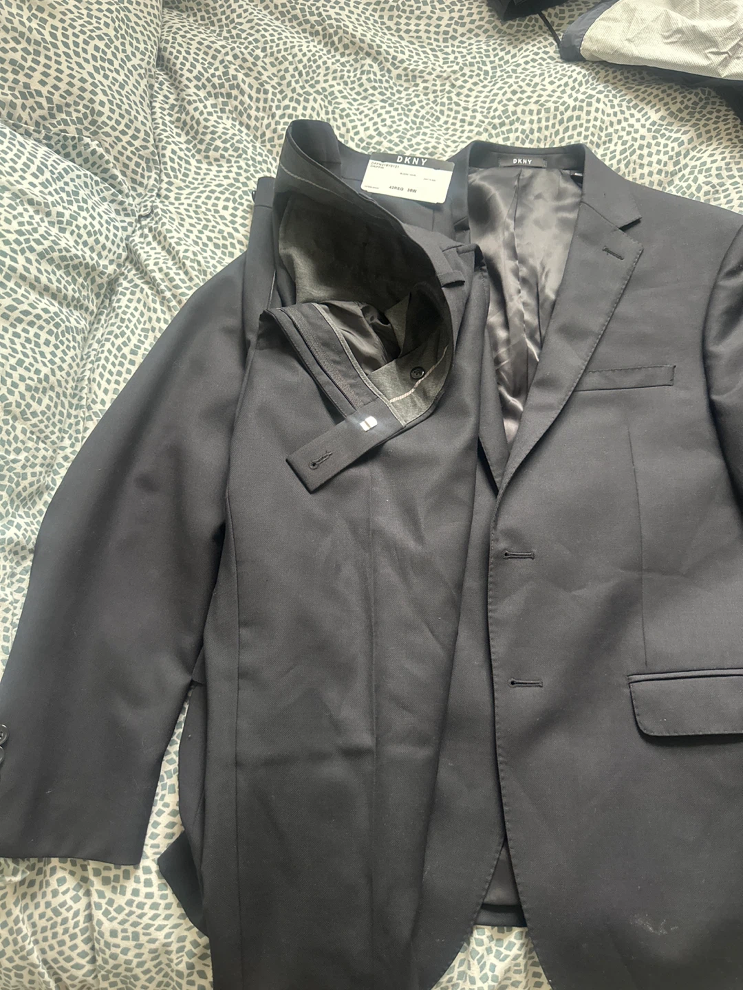 DKNY Men's Black Suit Jacket & Pants - 42REG 35W - photo 4