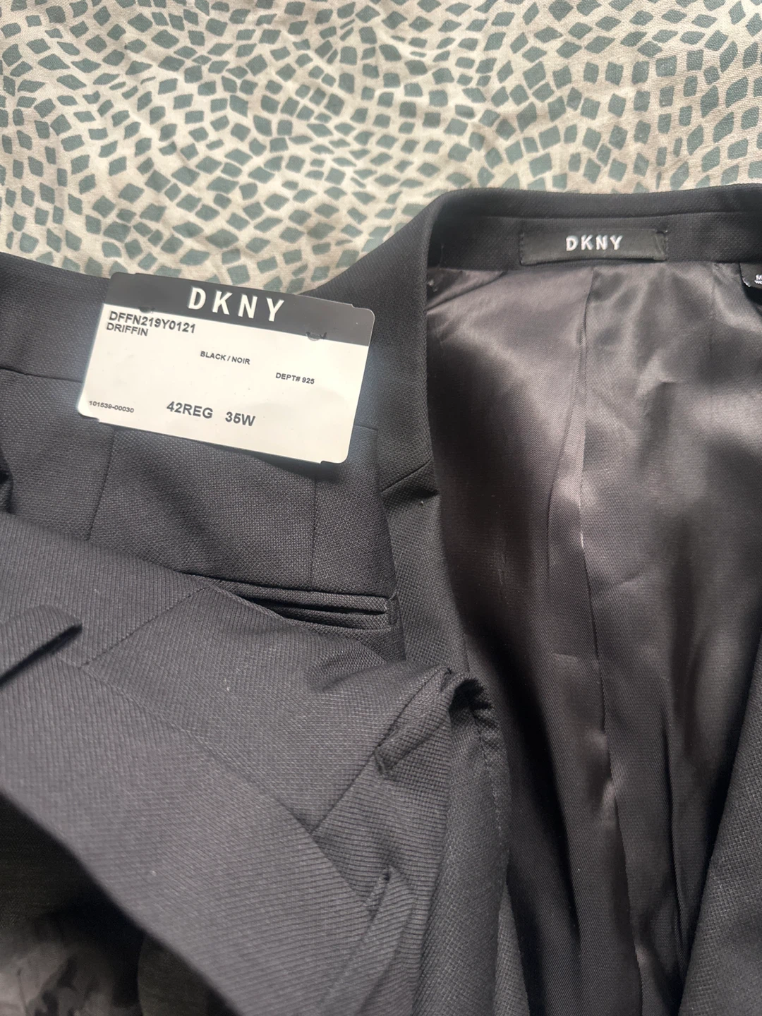 DKNY Men's Black Suit Jacket & Pants - 42REG 35W - photo 5