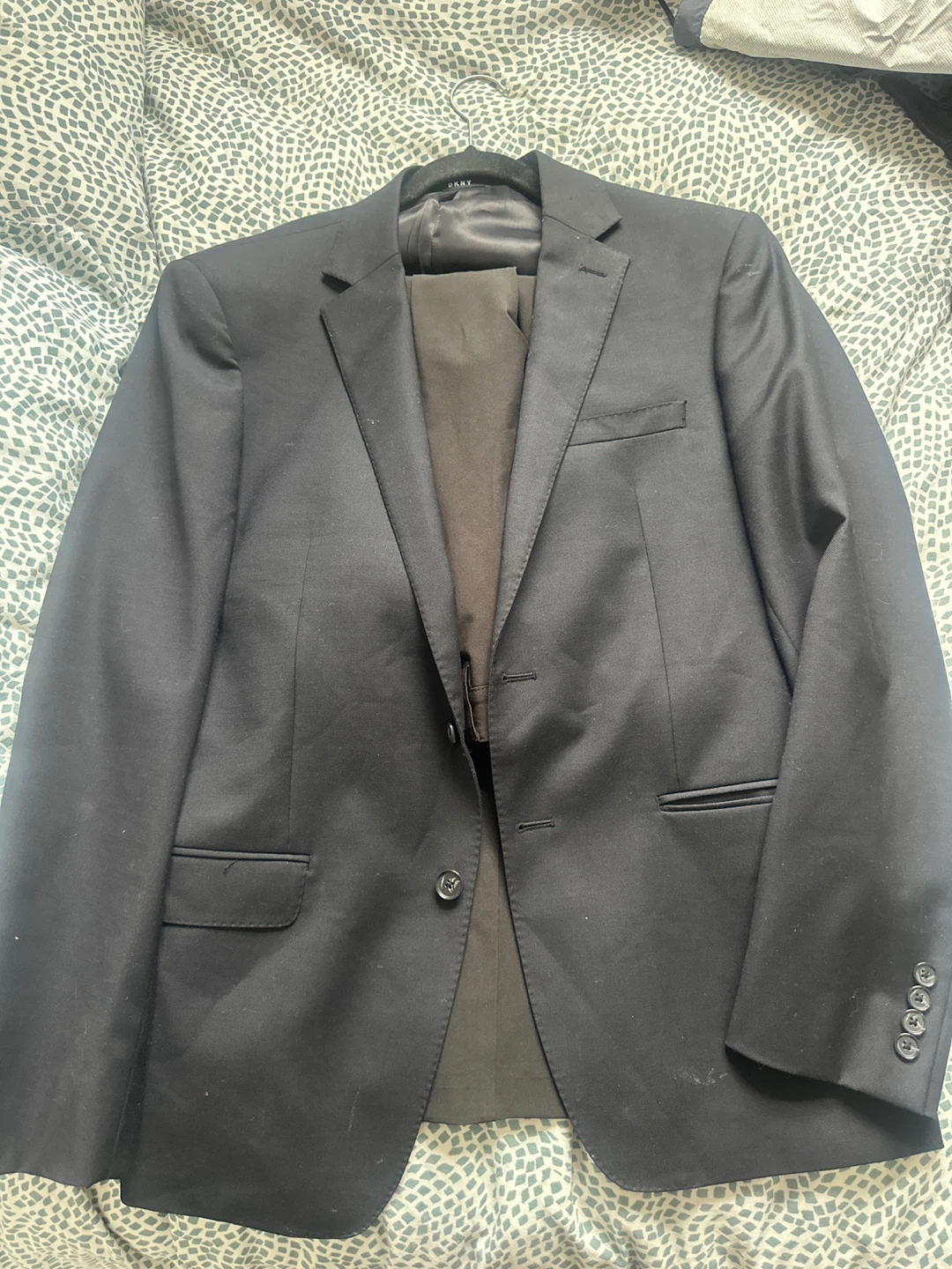 DKNY Men's Black Suit Jacket & Pants - 42REG 35W