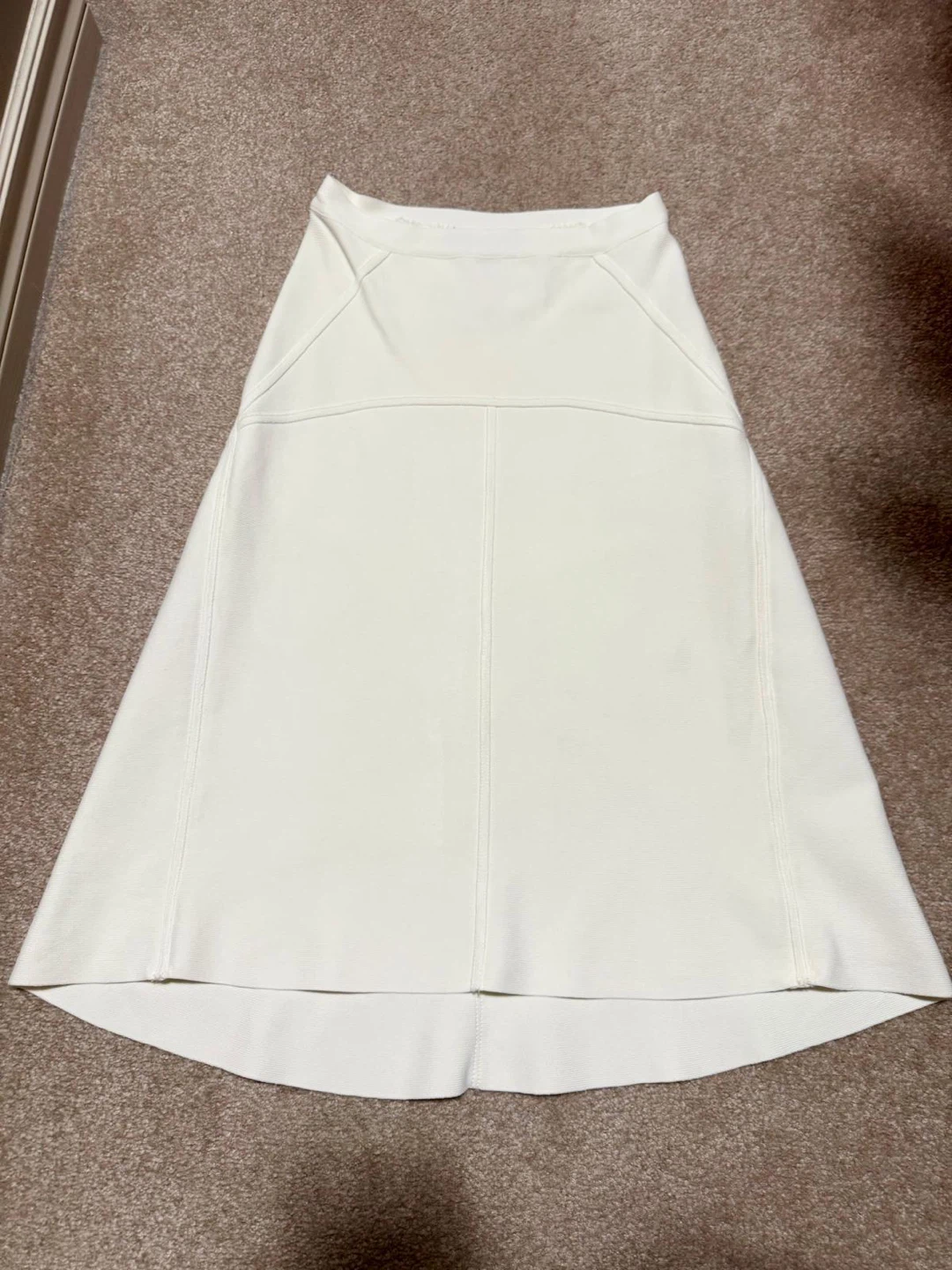 Brand New BCBG MAXAZRIA White Skirt Size XS