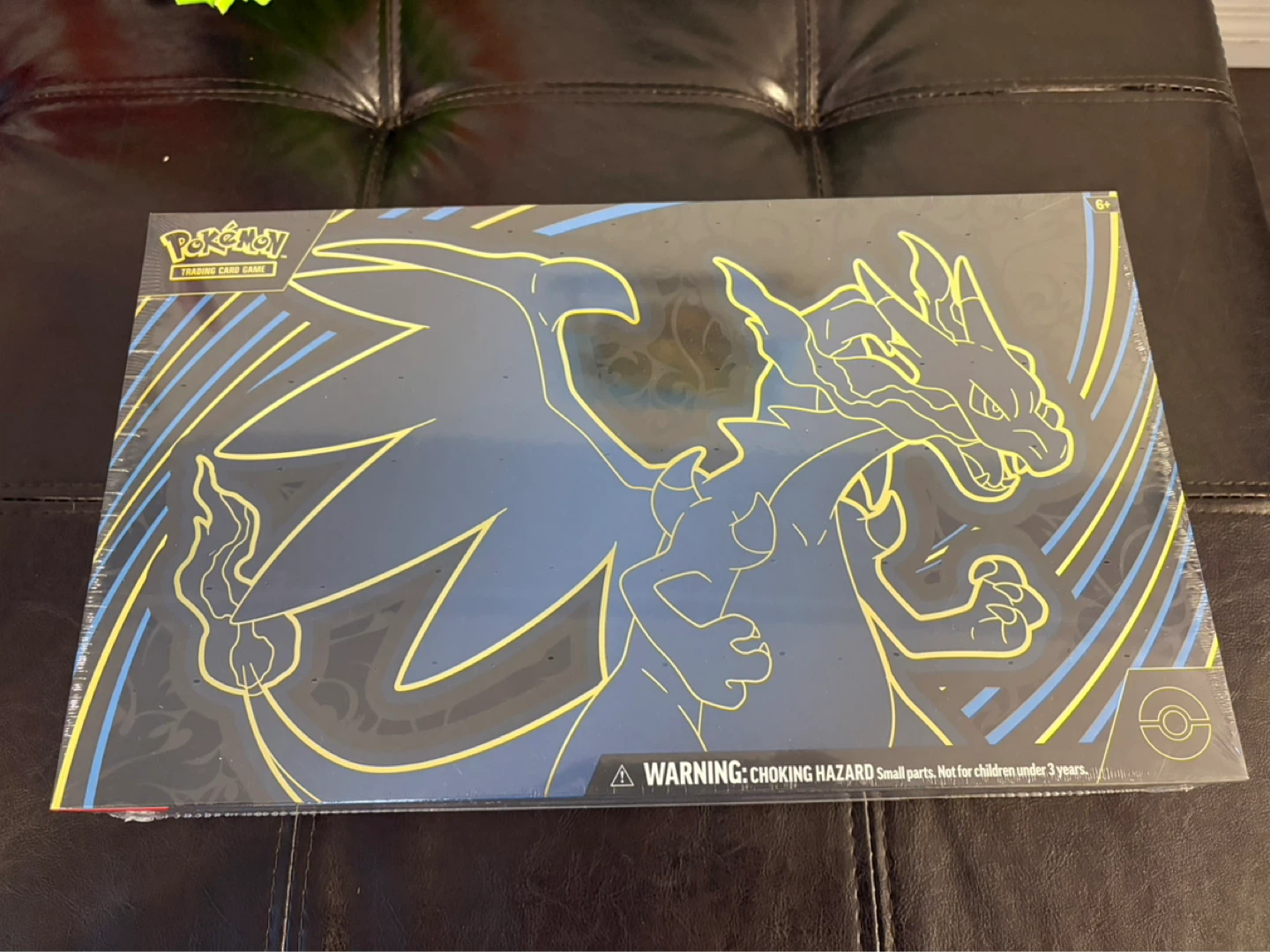 Pokemon Mega Charizard X EX Ultra-Premium Collection Box