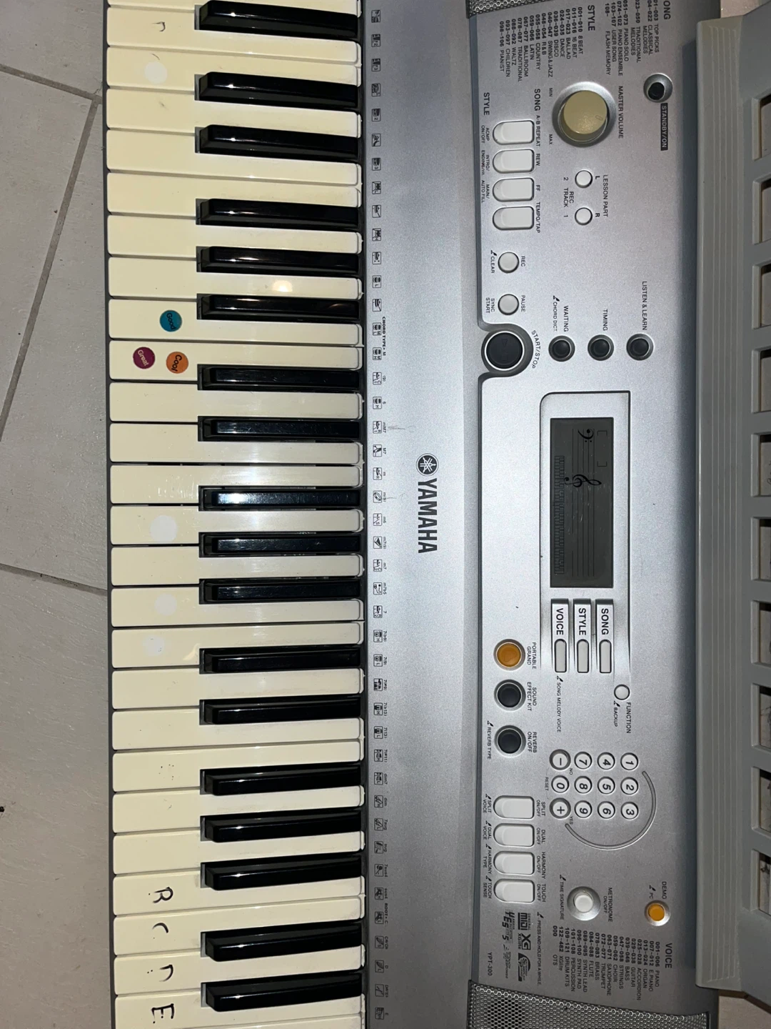 Yamaha Keyboard with Stand and piano books - photo 2