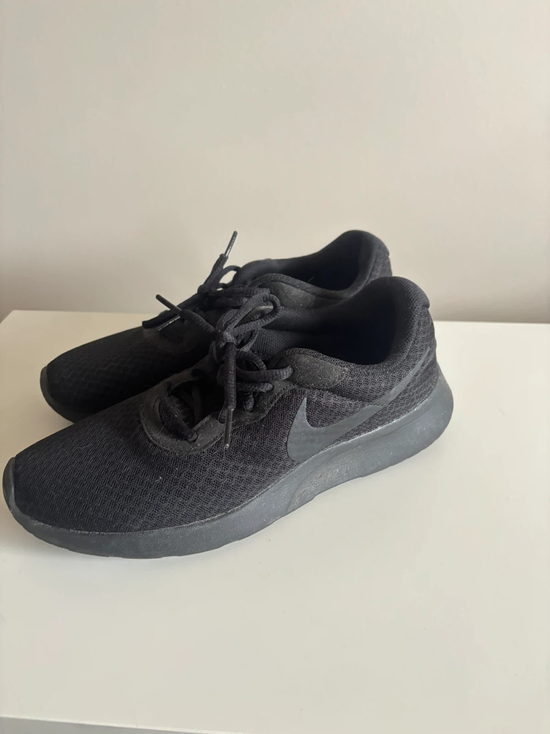 Nike Tanjun Women's Running Shoes Black Size 9.5
