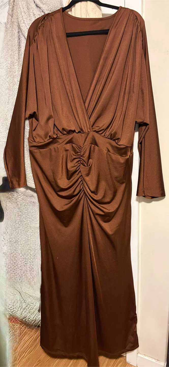 Maweii Brown Ruched V-Neck Long Sleeve Maxi Dress - photo 2