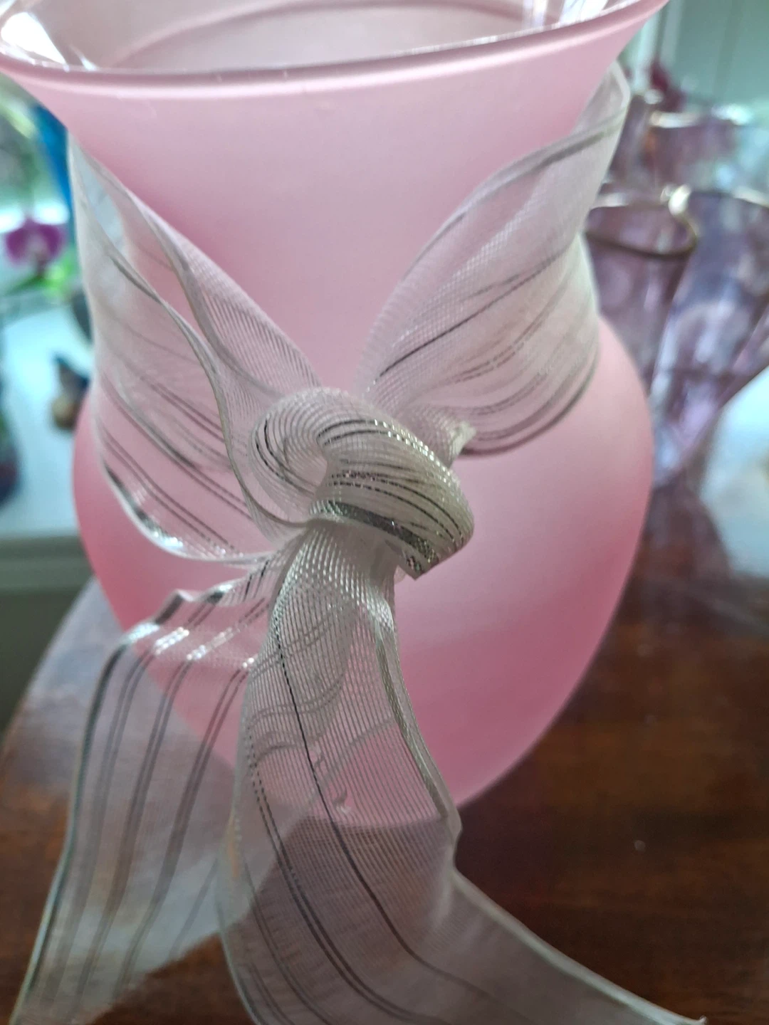 Pink frosted glass vase with ribbon accent - photo 4