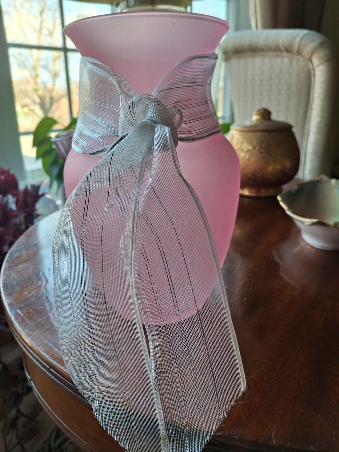 Pink frosted glass vase with ribbon accent - photo 5