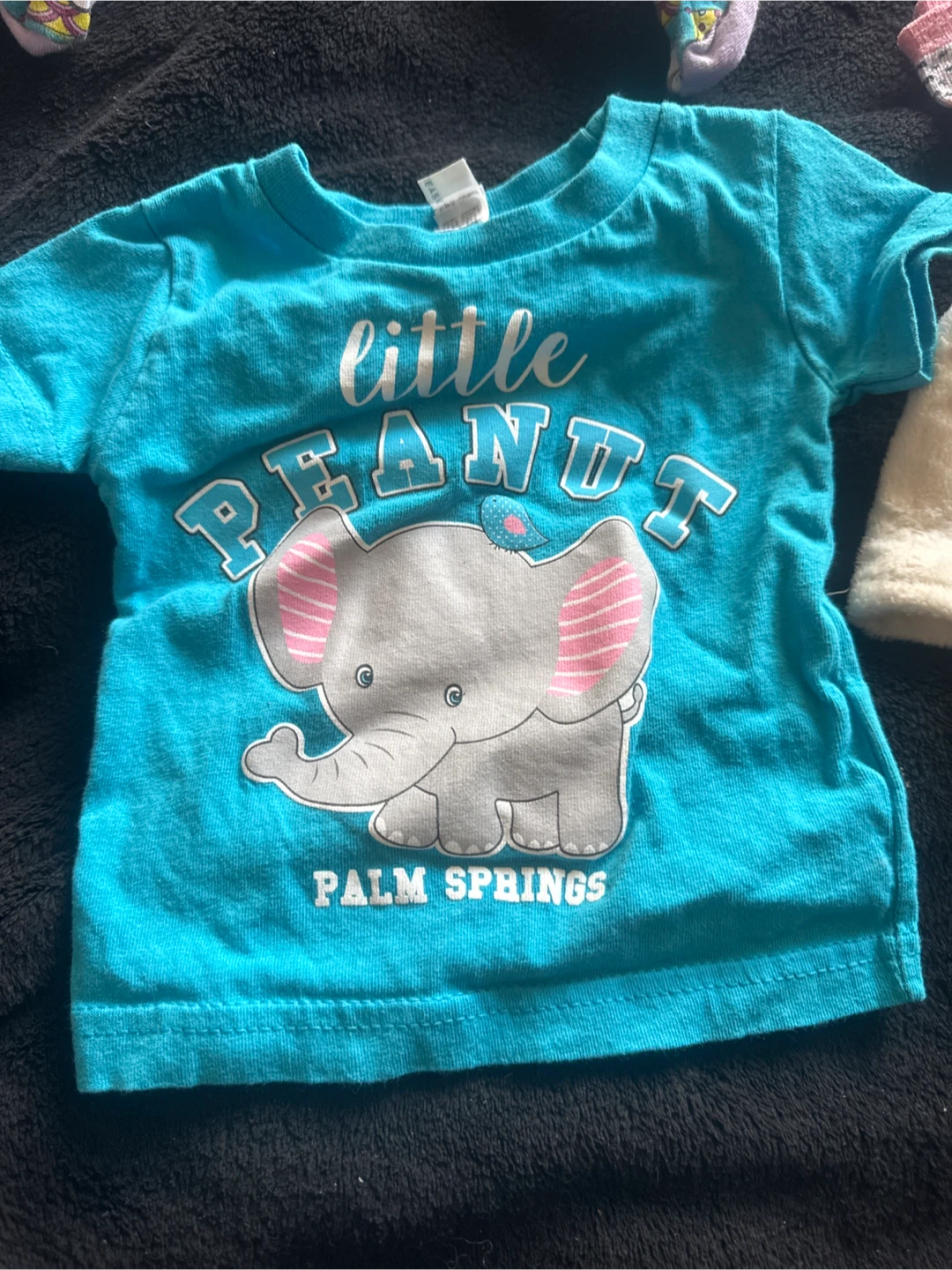 Baby clothes lot: onesies, t-shirt, hats, socks, boots - photo 5