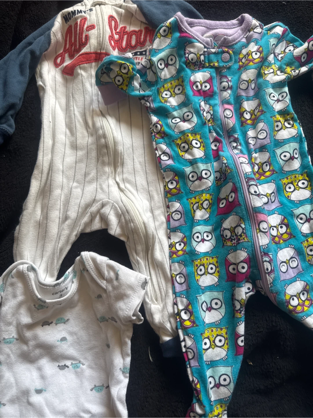 Baby clothes lot: onesies, t-shirt, hats, socks, boots - photo 2