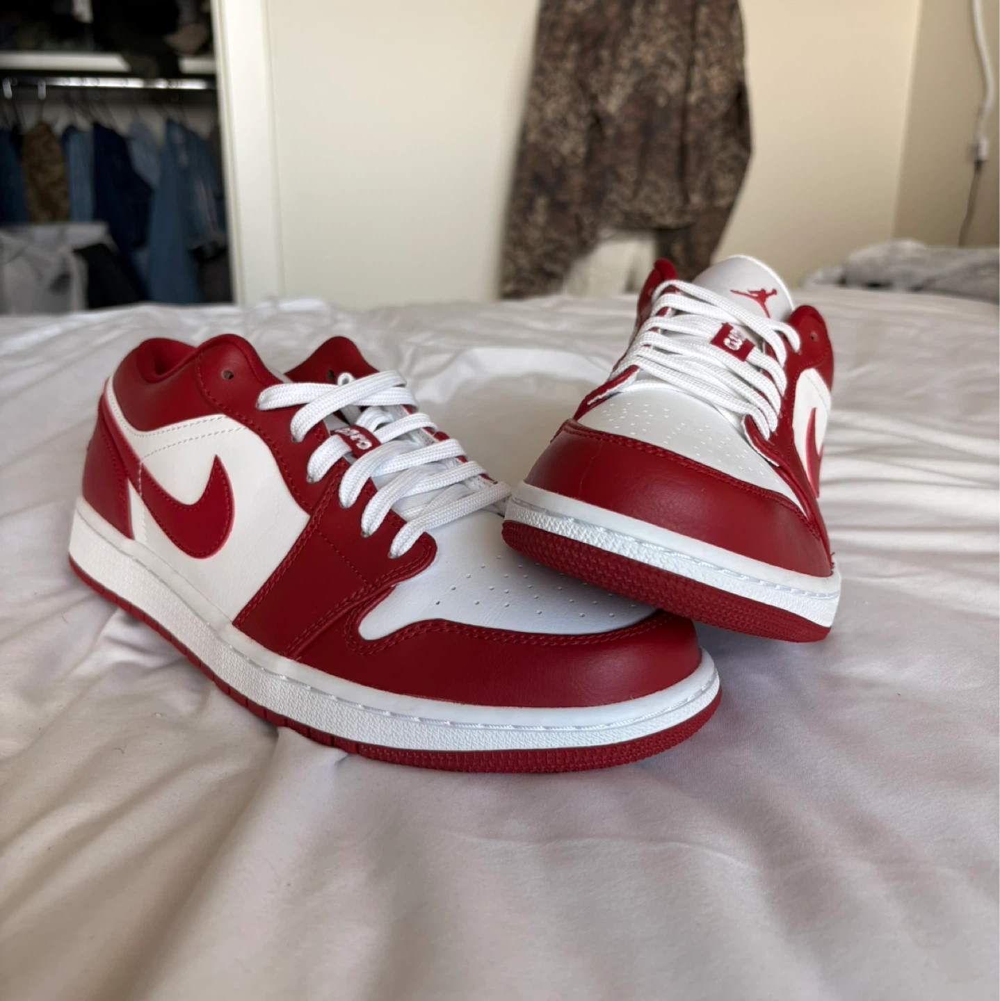 Jordan one low red and white