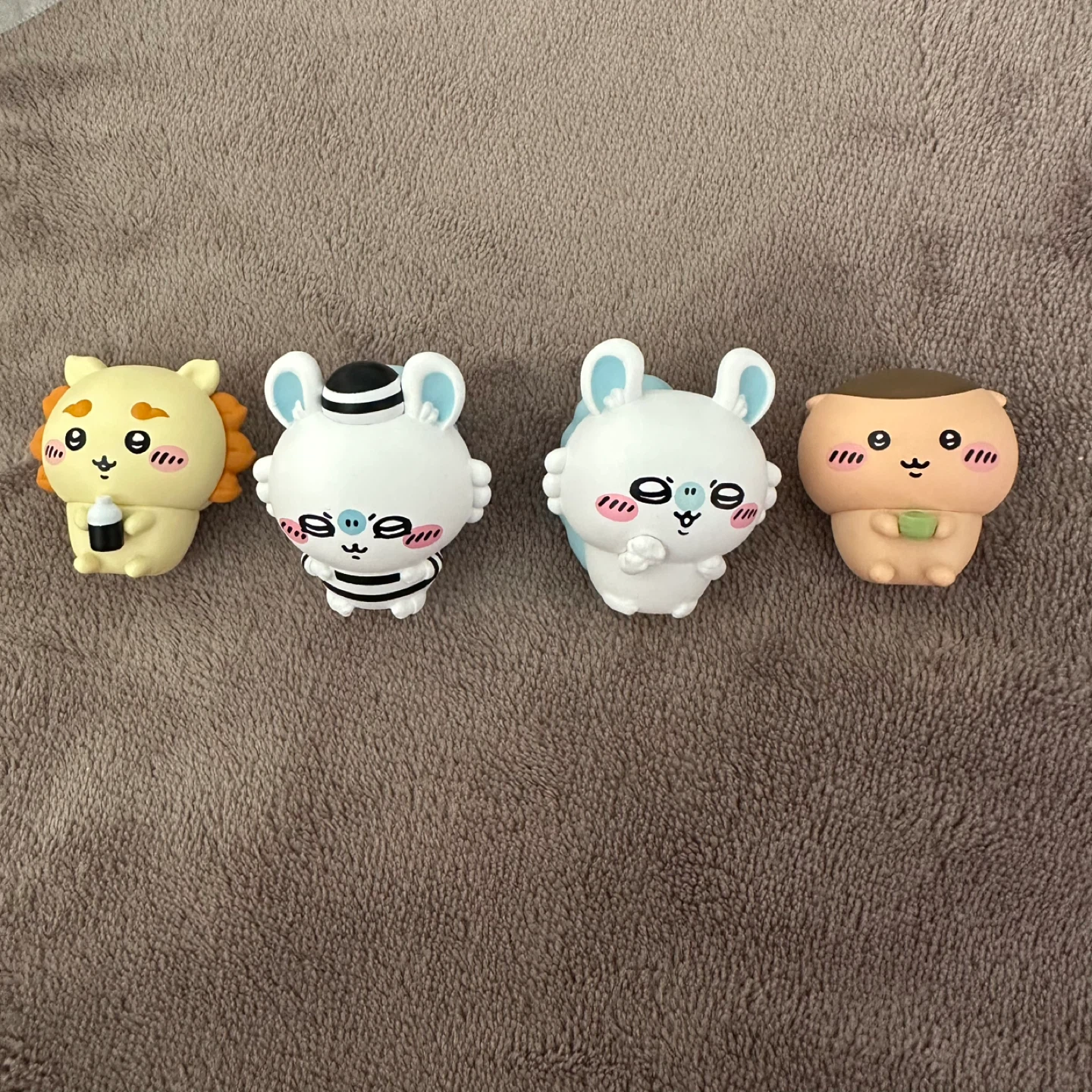 Chiikawa figures