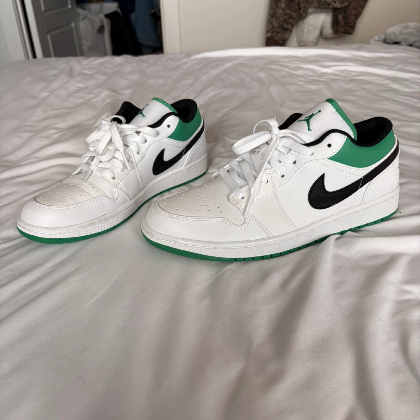 Jordan one low white, lucky green black