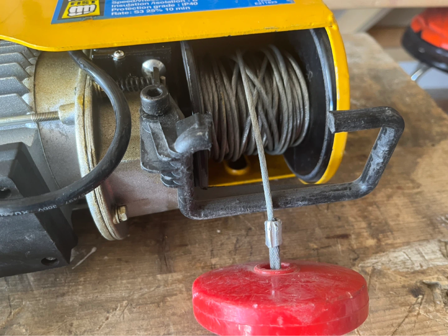 Power Fist 440 lb Electric Cable Hoist - photo 3
