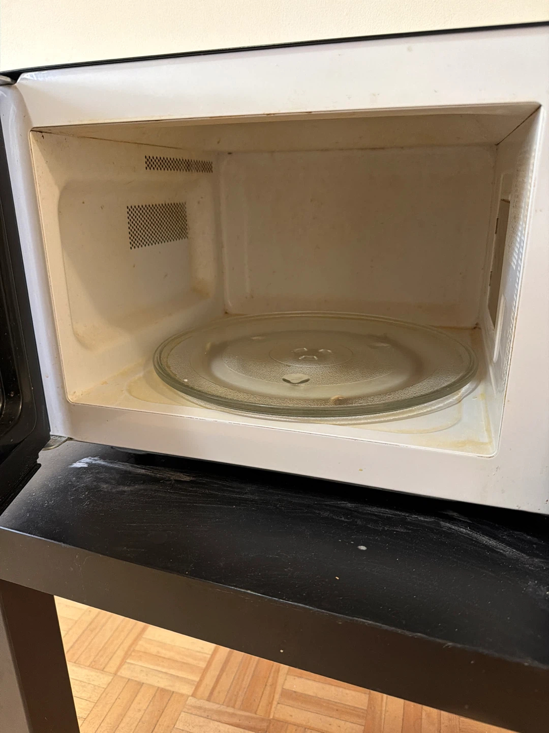 Hamilton Beach Microwave - photo 2