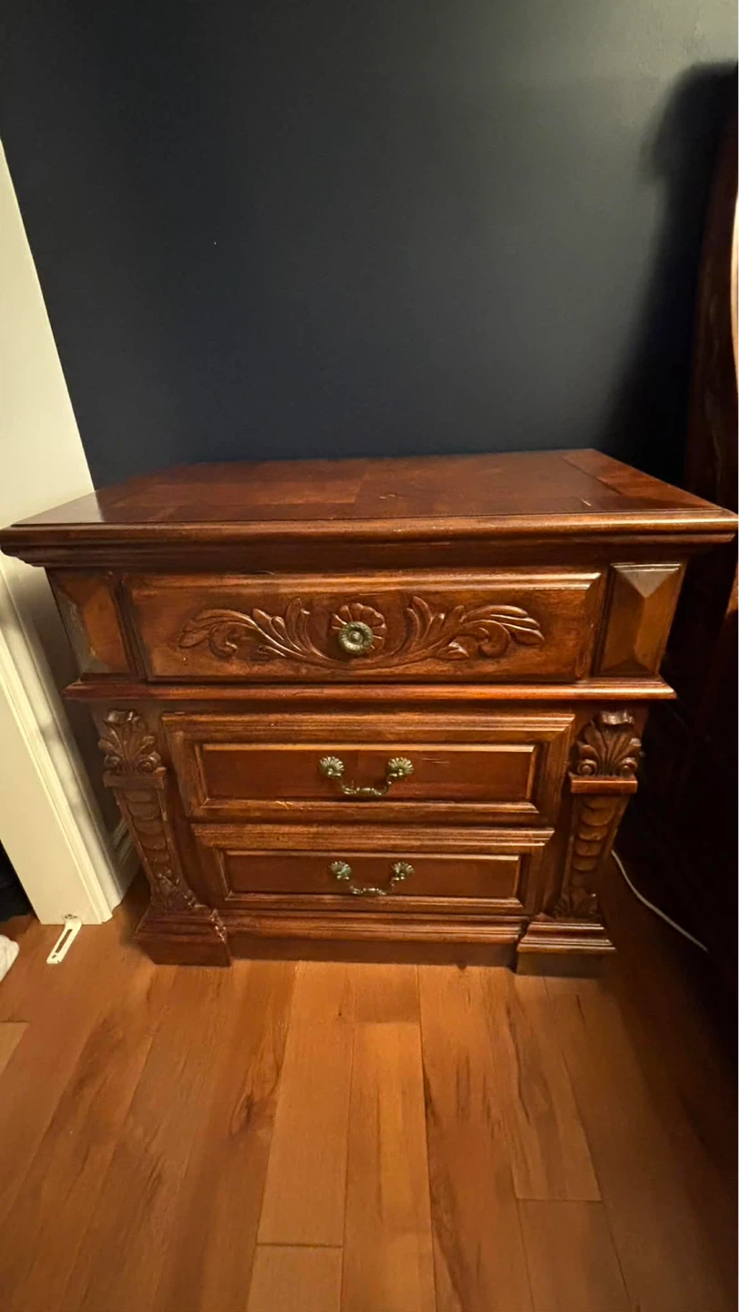 King Wooden Sleigh Bed Frame with Ornate Detailing - photo 3