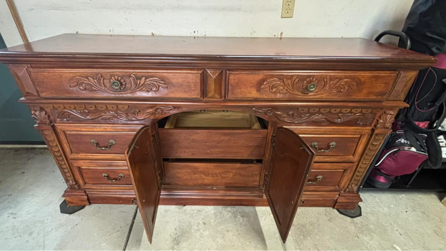 King Wooden Sleigh Bed Frame with Ornate Detailing - photo 5