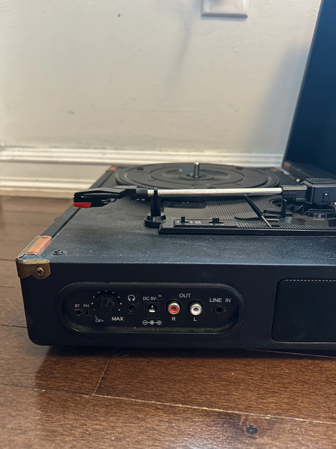 Vinyl Music On Vintage Record player VMO-004 - photo 2