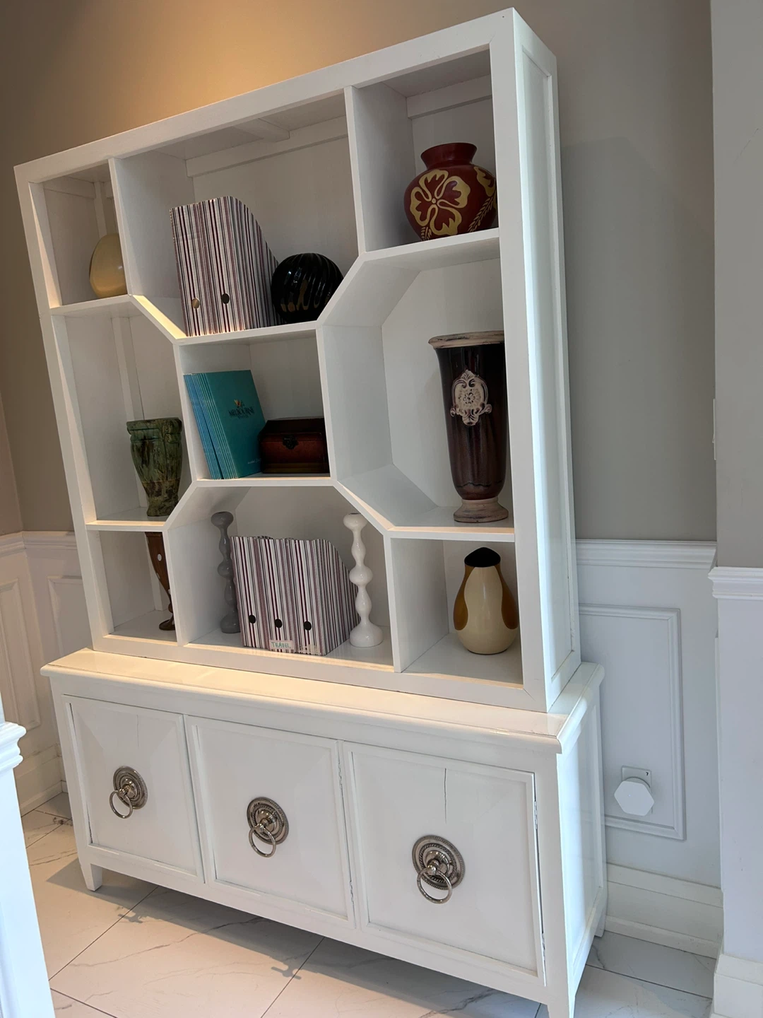 Elegant white display cabinet - photo 2