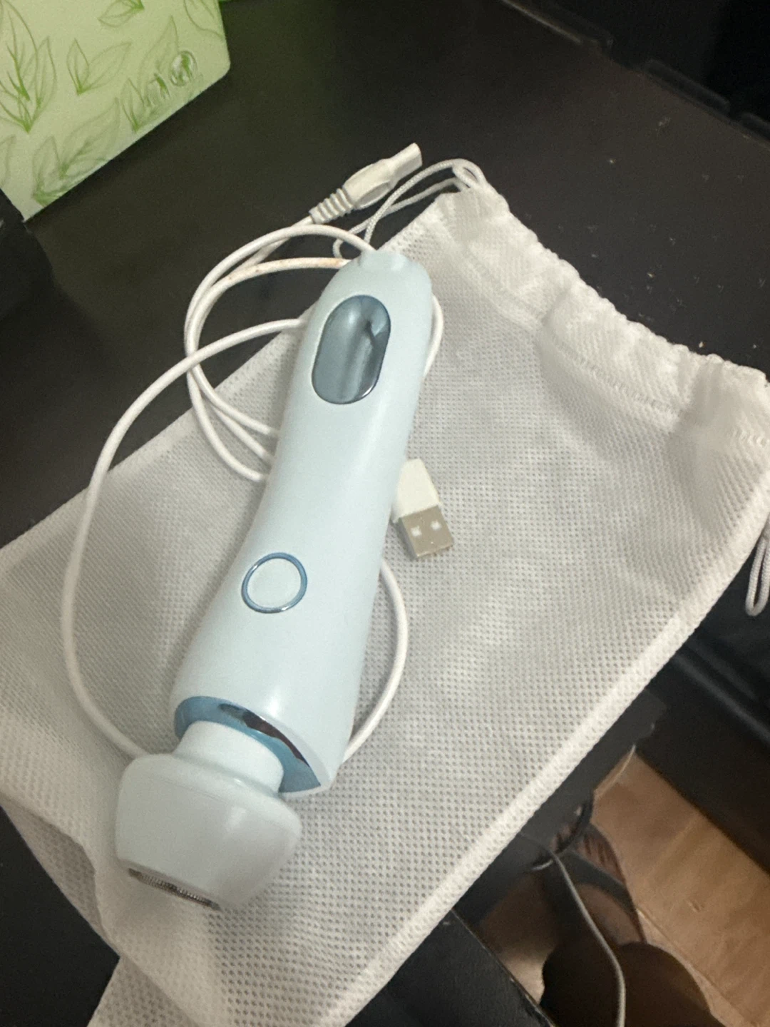 USB rechargeable facial hair remover