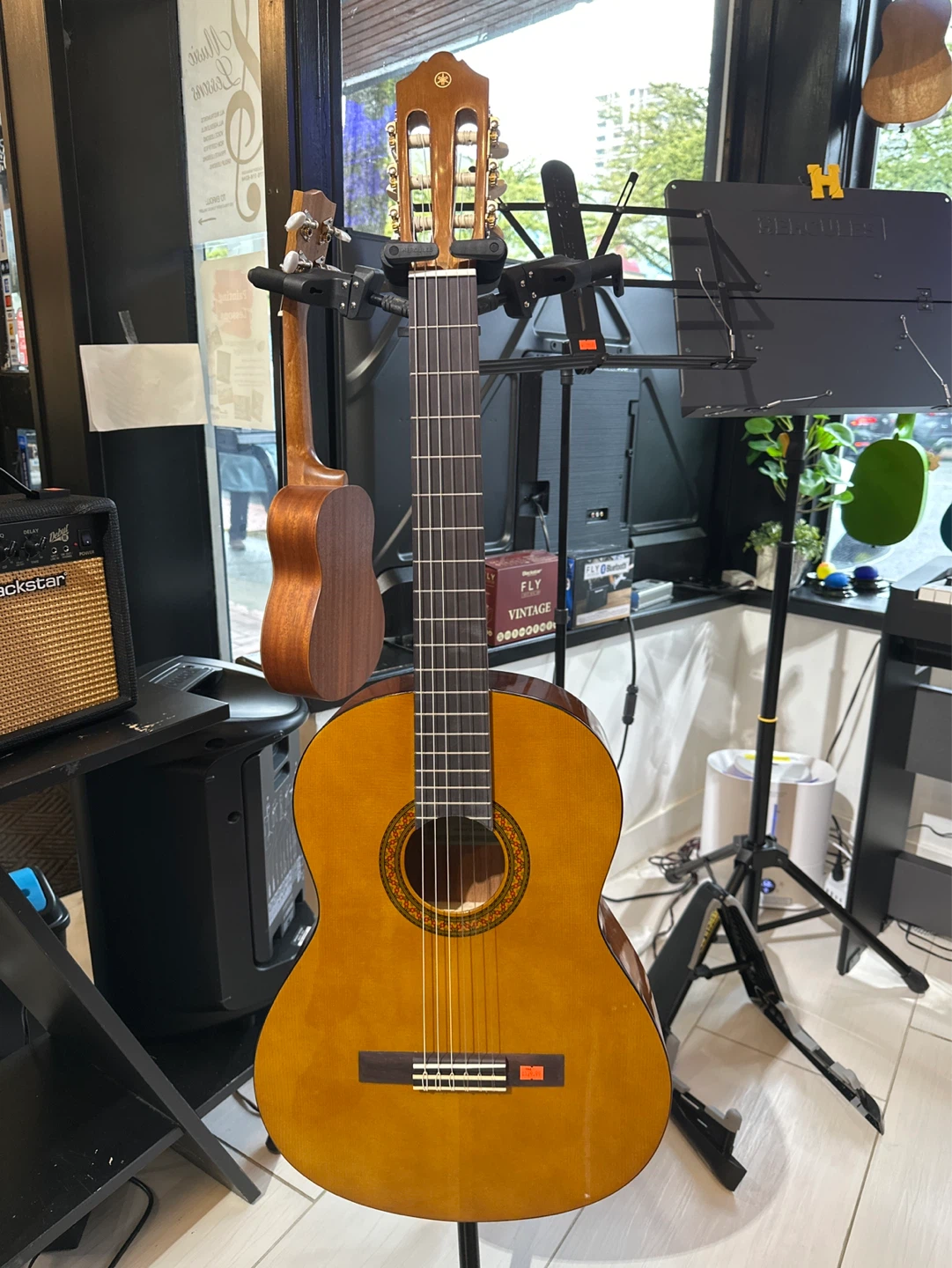 Beautiful Yamaha Classical Guitar C40