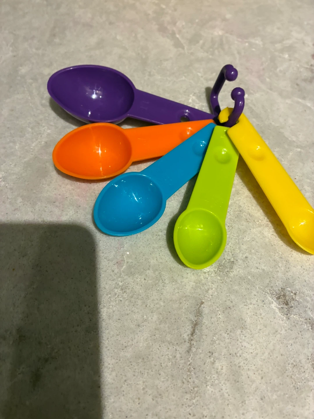 Set of 5 colourful measuring spoons