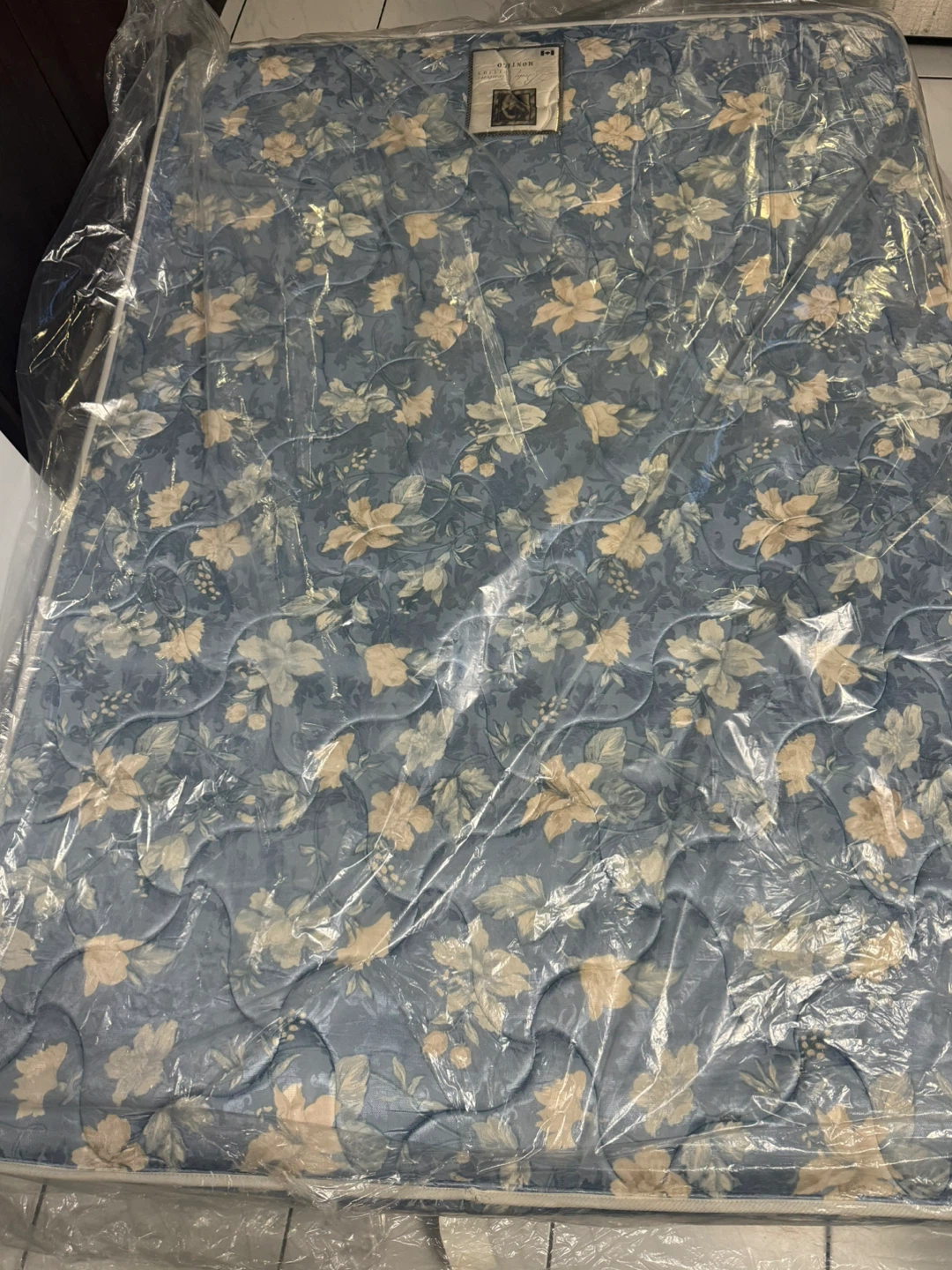 MONTEGO Floral Queen Size Mattress