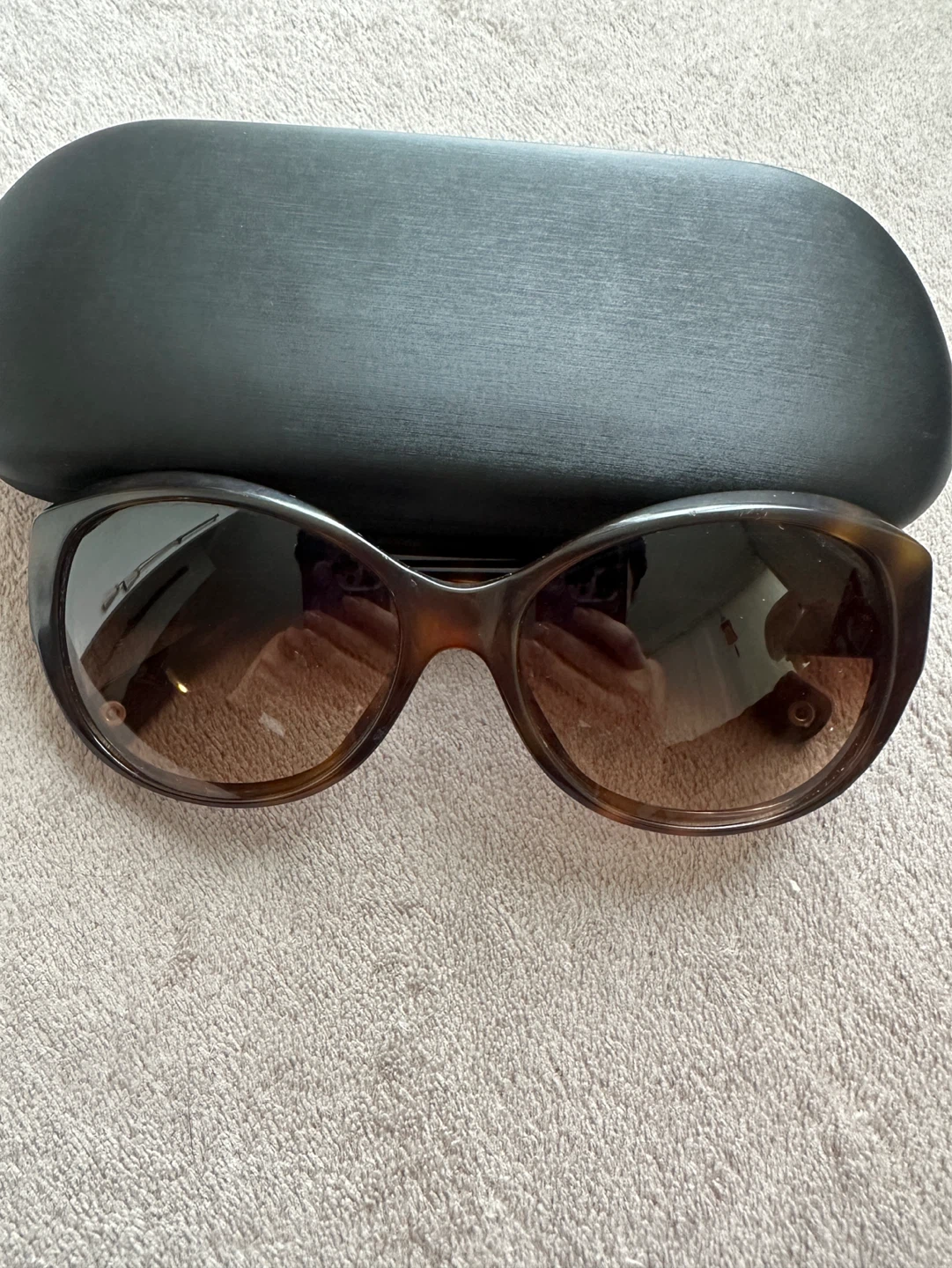 Coach HC-8010B Payton Sunglasses with Case