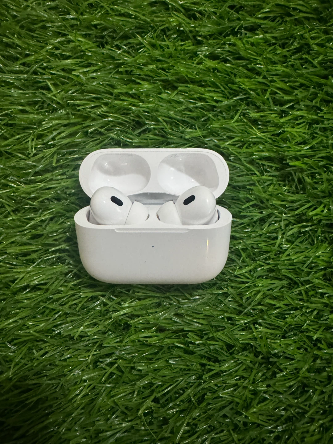 Apple AirPods Pro (2nd generation) with charging case - photo 5