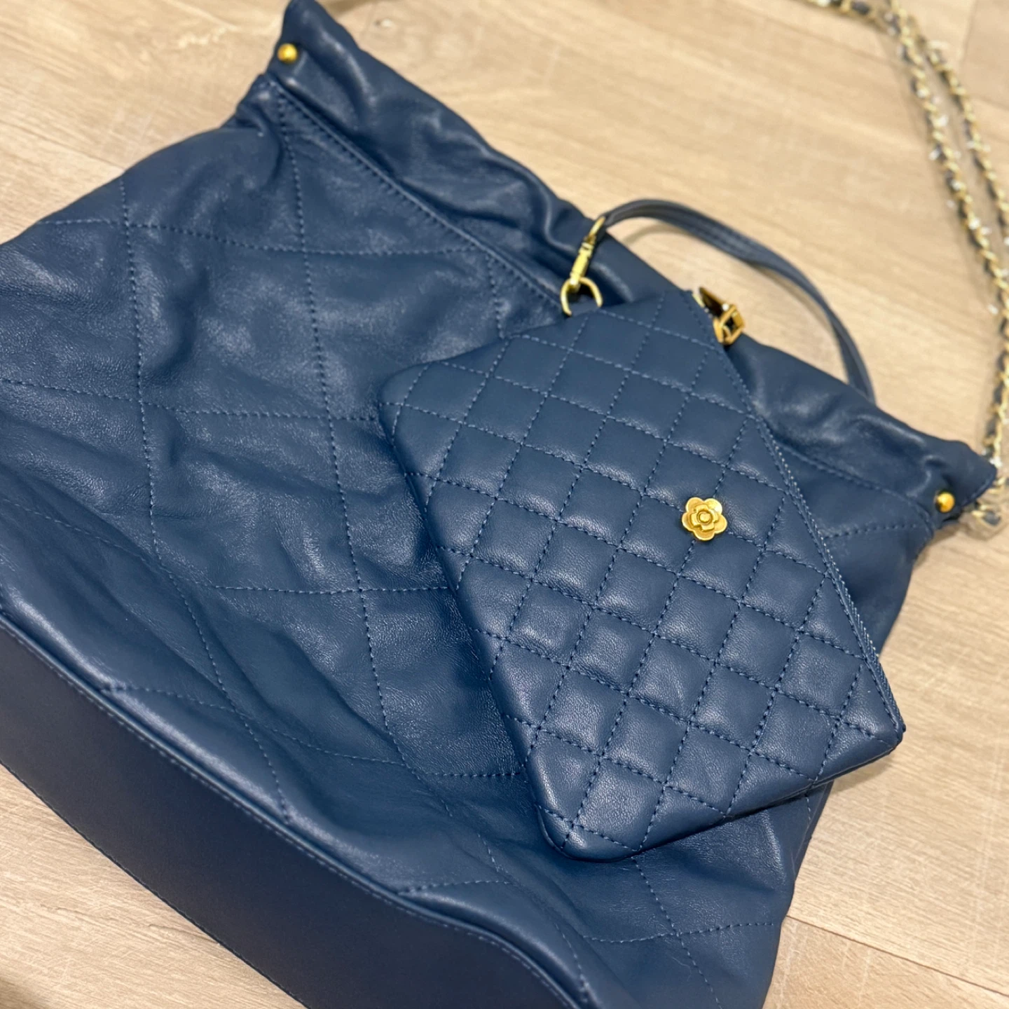 Navy quilted leather hobo bag - photo 4
