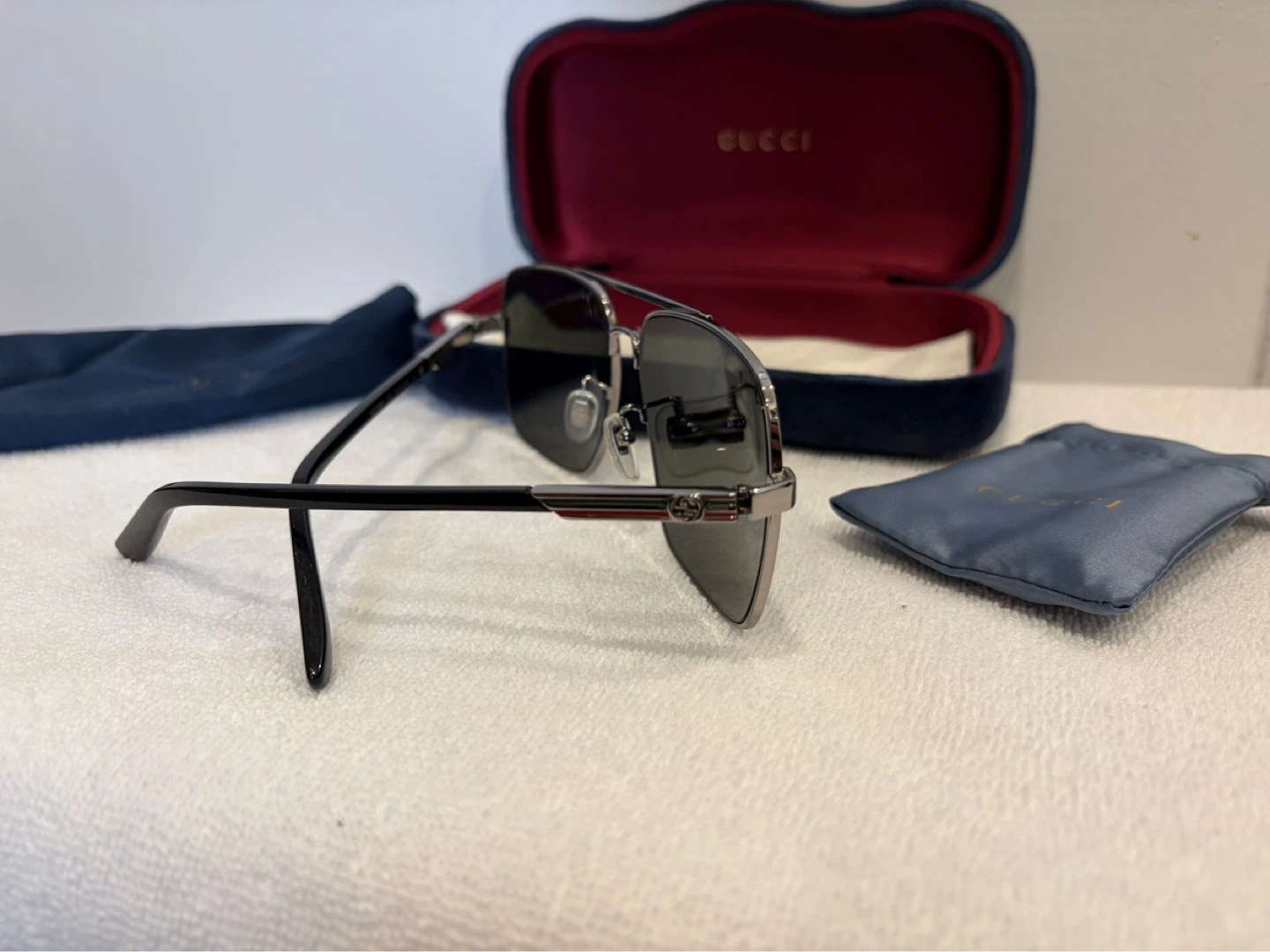 Gucci Sunglasses with Case - photo 2