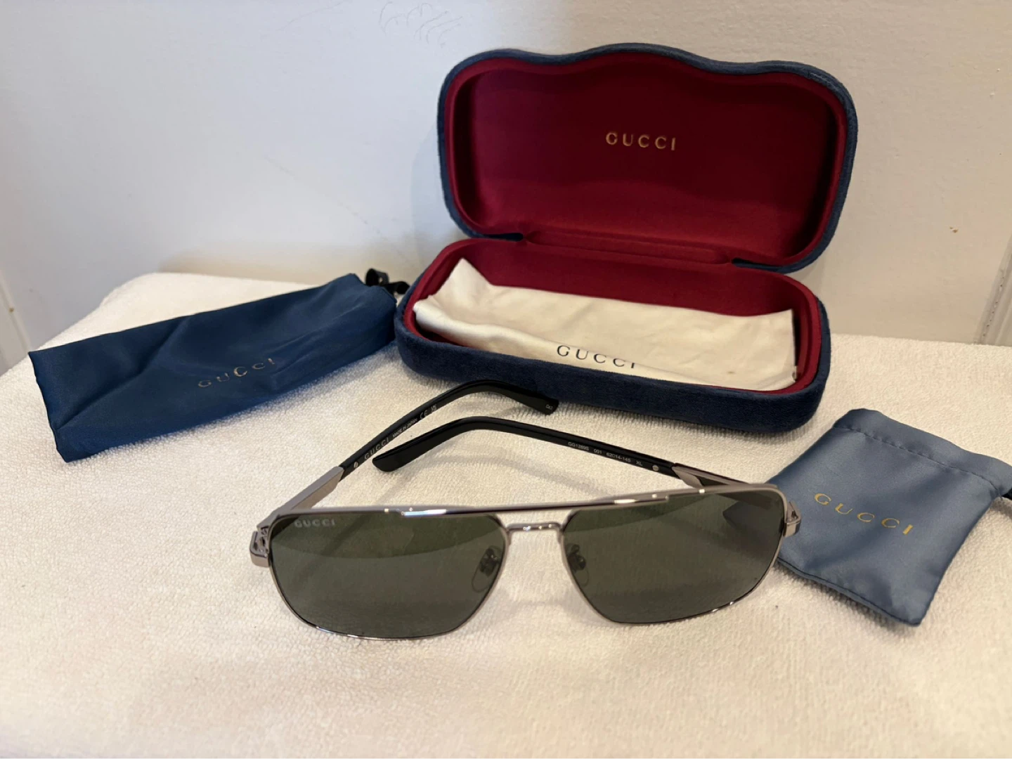 Gucci Sunglasses with Case - photo 3