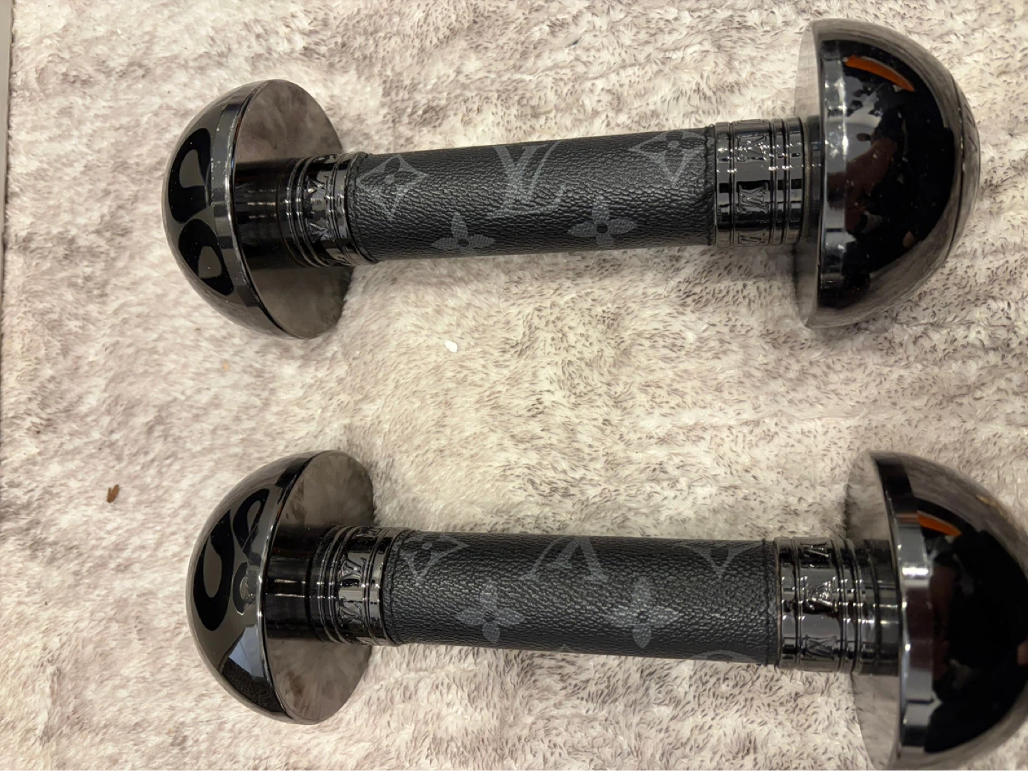 Louis Vuitton Monogram Dumbbells (3kg) - photo 3