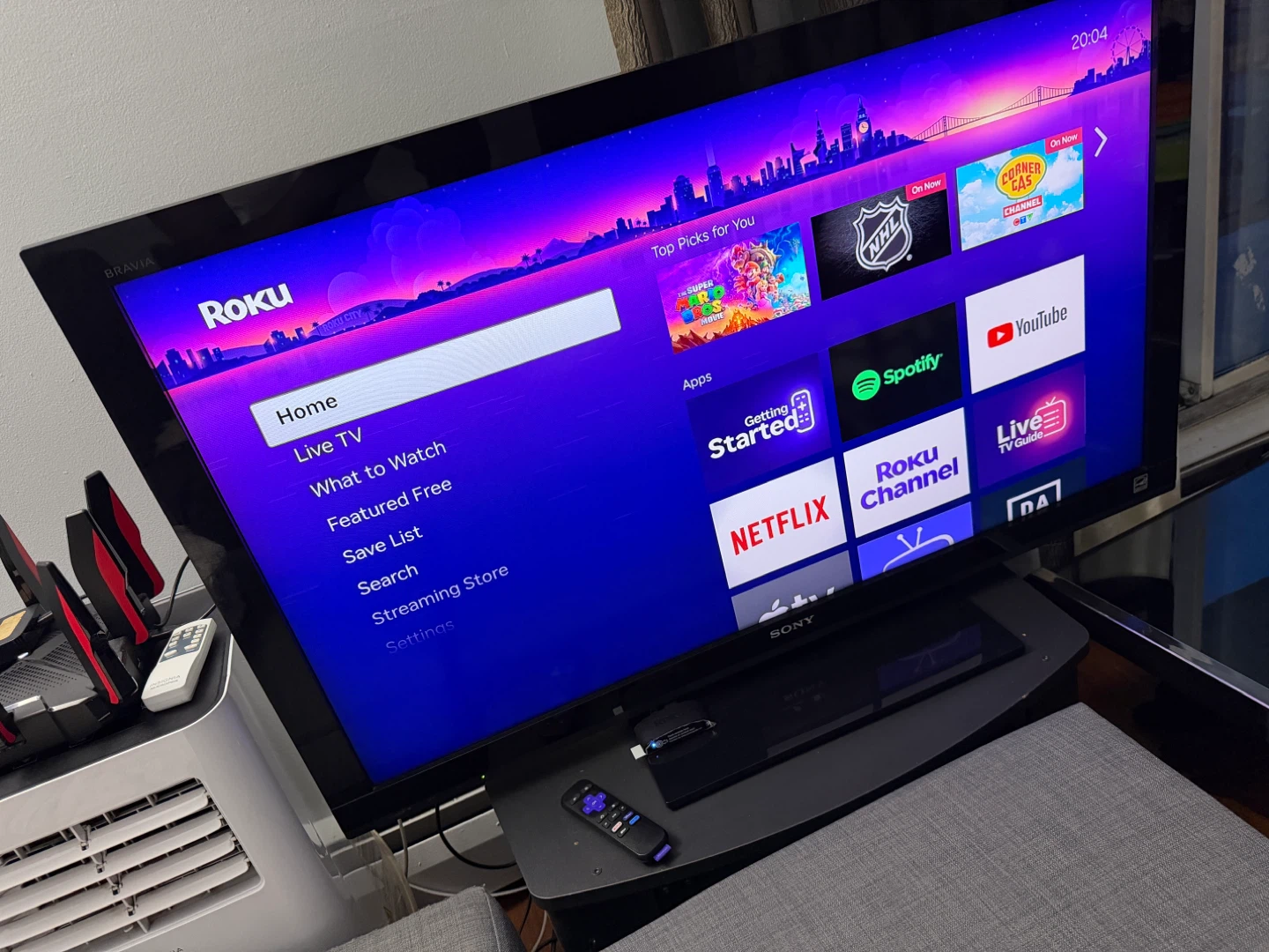 Tv LG BRAVIA 45” with a Roku 4K box plus remote and HDMI - photo 2