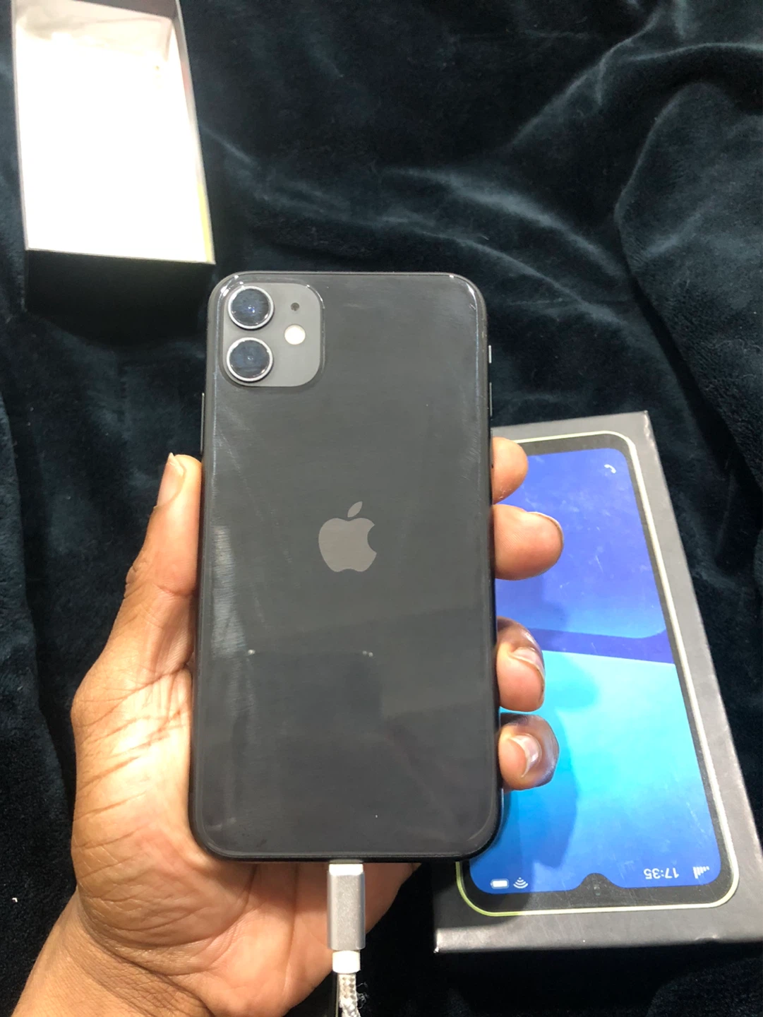 Apple iPhone 11 (Locked to Owner) - photo 3