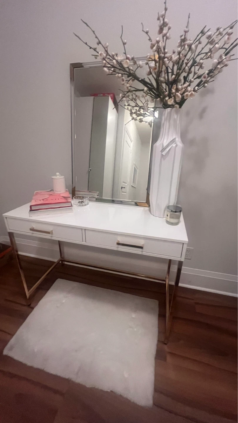 White Vanity Desk - photo 3