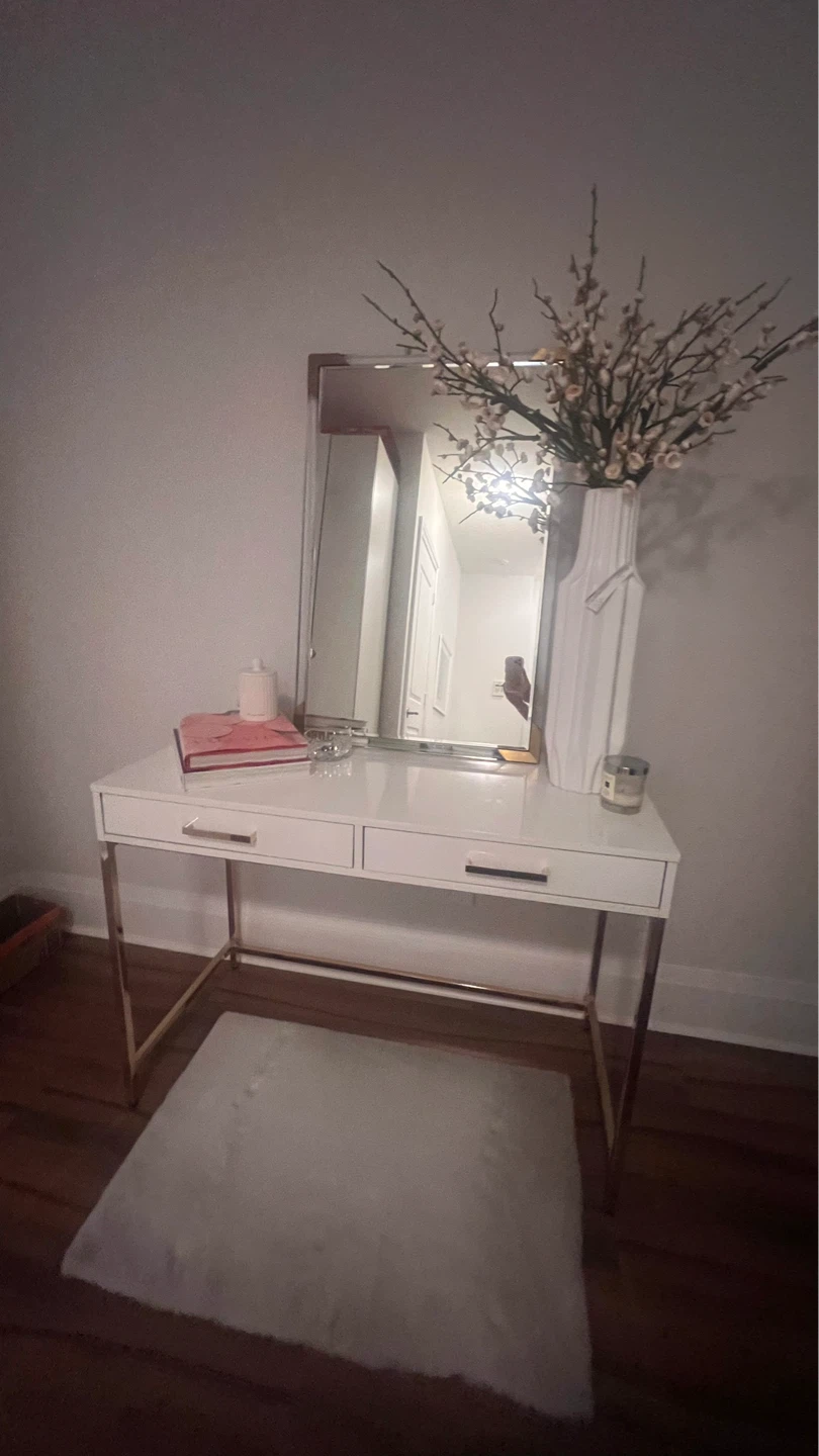 White Vanity Desk - photo 4