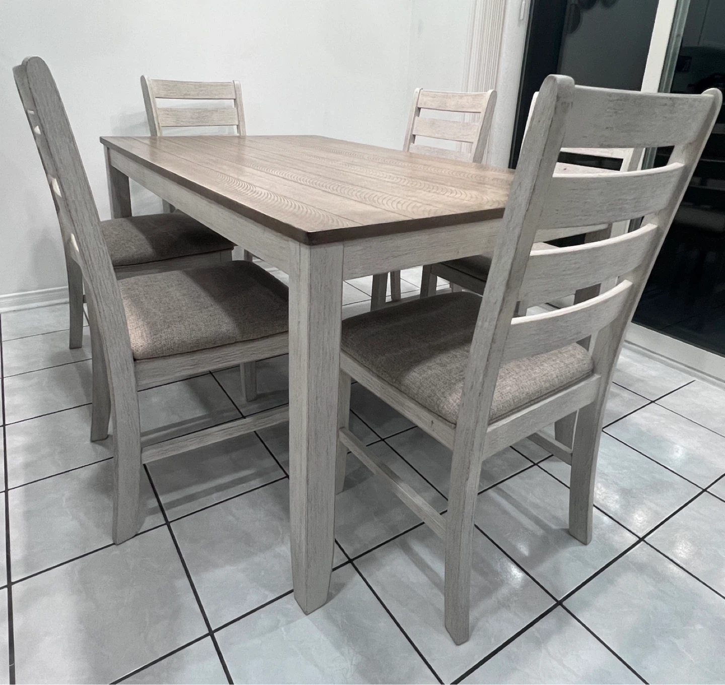 Dining Table and 6 Chairs Set