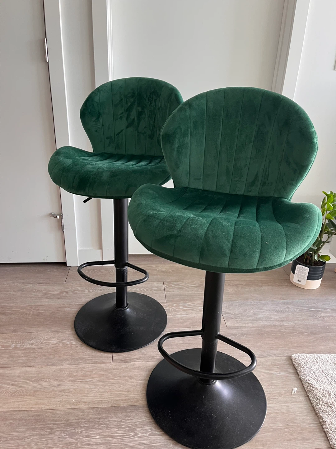 Set of 2 Green Velvet Bar Stools